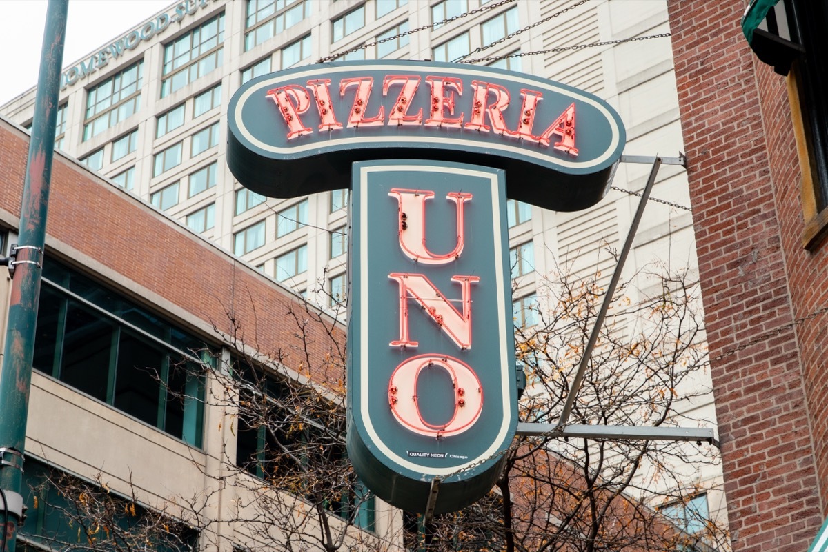 pizzeria uno sign