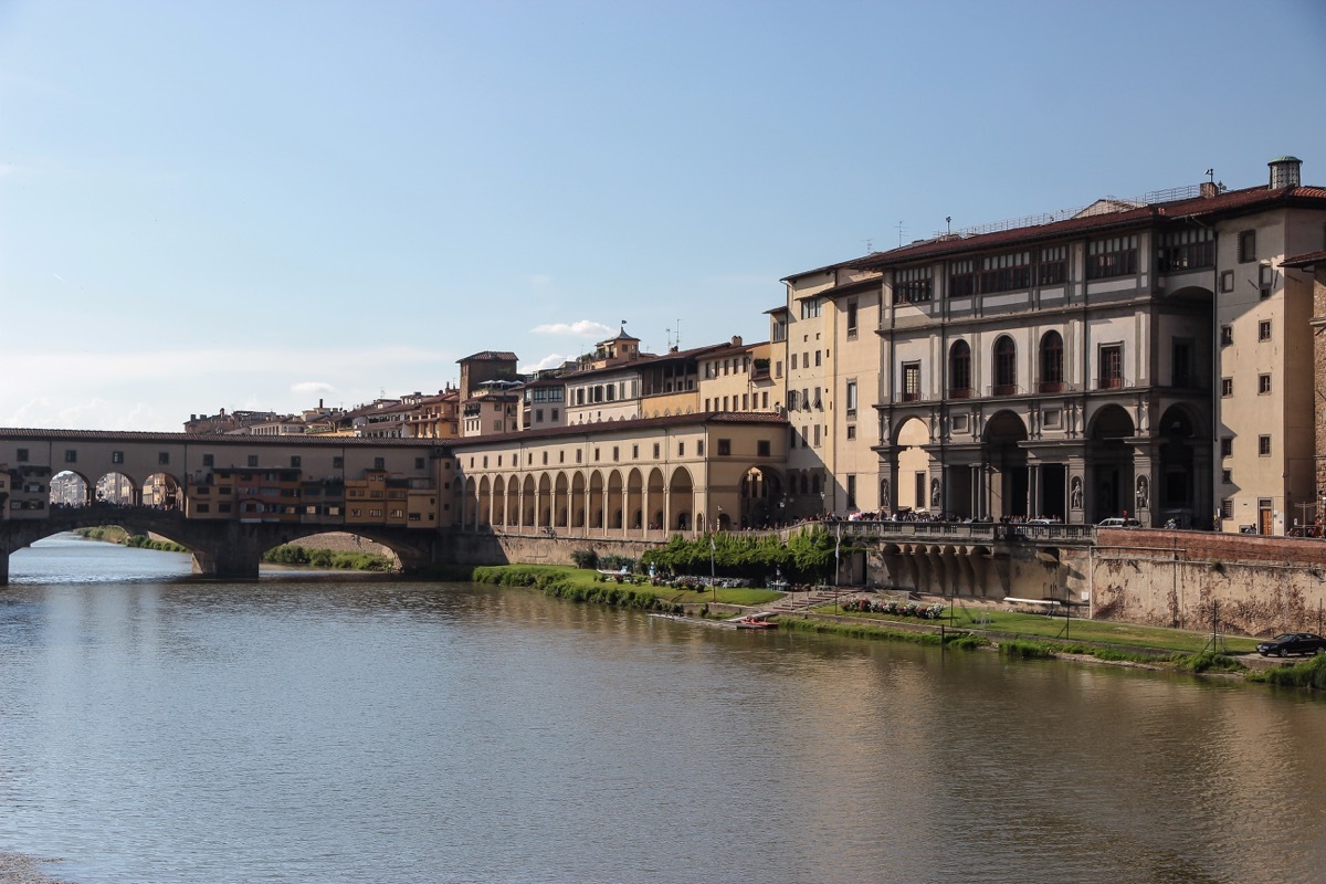 the vasari corridor along the river