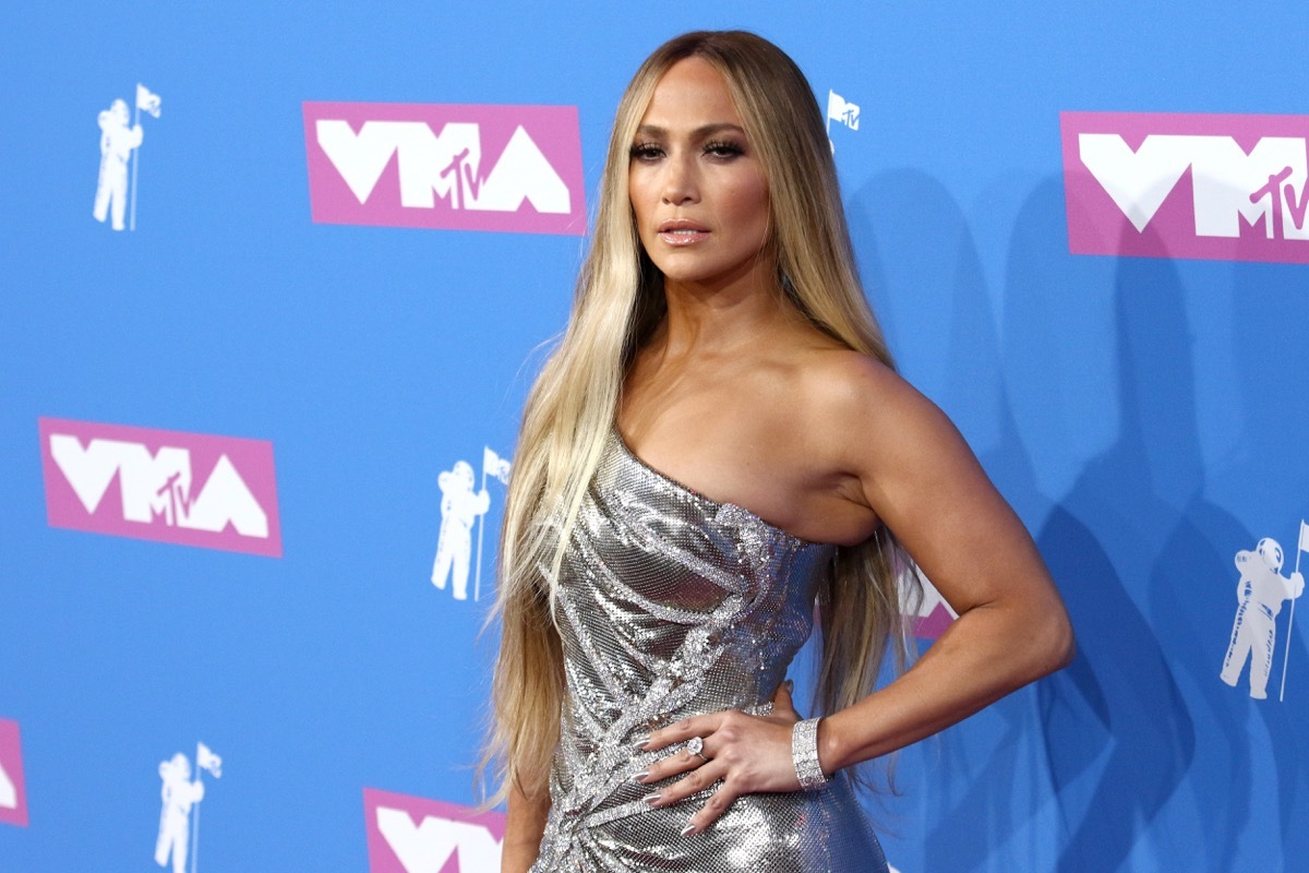 jennifer lopez at the 2018 video music awards