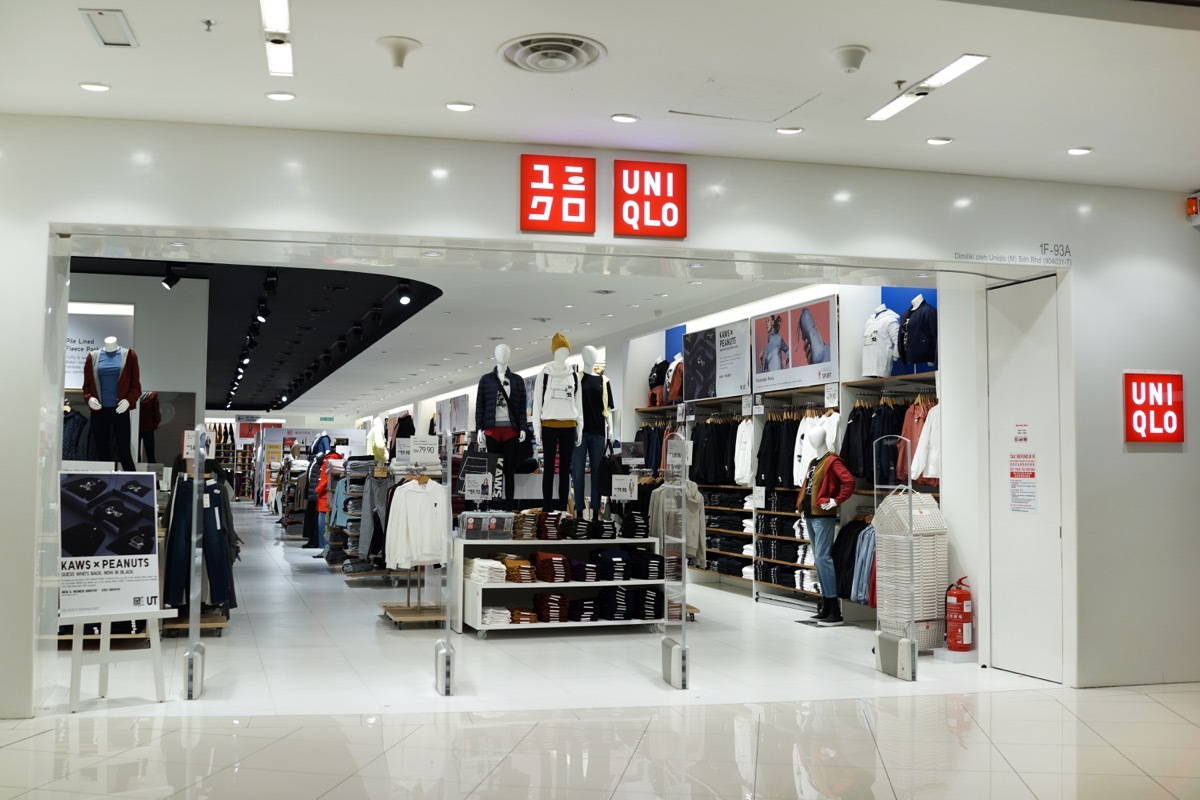 Inside a Uniqlo Store {Discount Shopping}