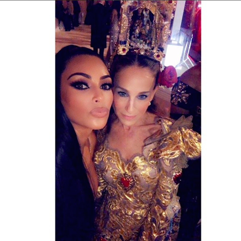 kim kardashian sarah jessica parker met gala selfie