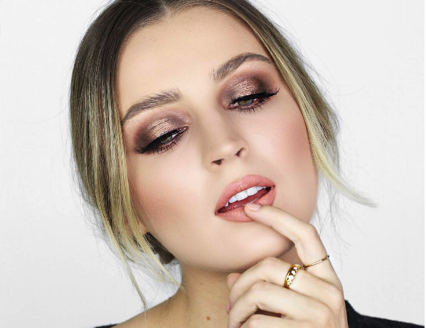 9 Christmas Makeup Ideas for Your Inspiration2