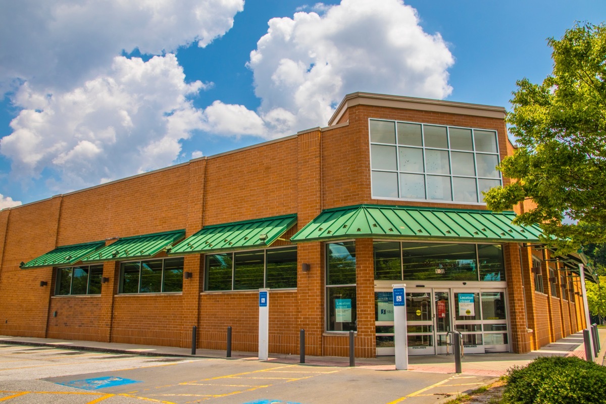 closed walgreens store