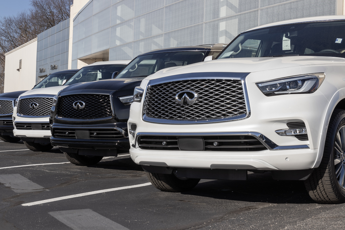 Infiniti QX80 display at a dealership. 