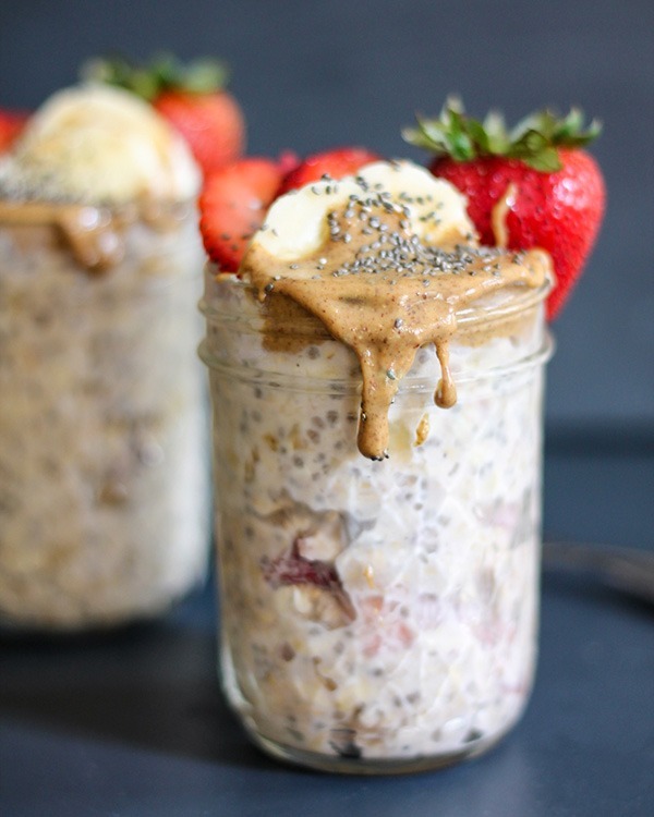 almond butter strawberry banana overnight oats