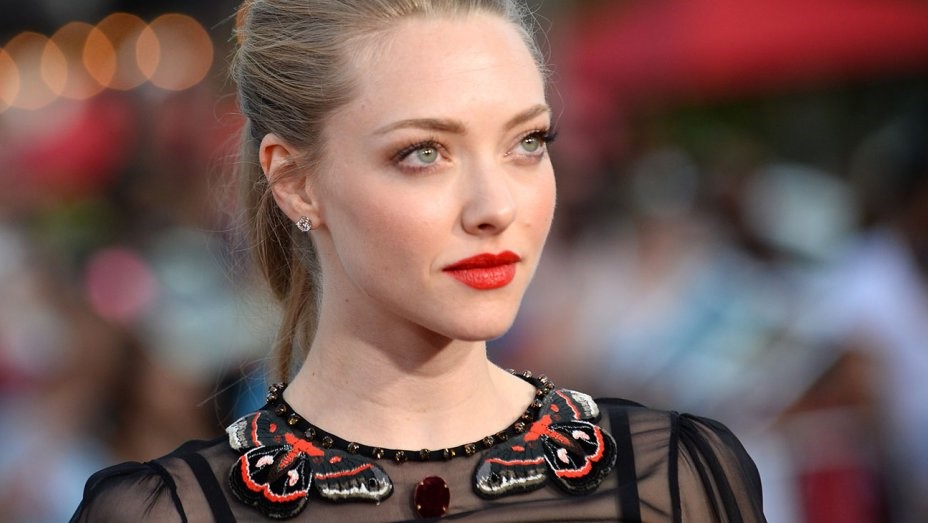 Amanda Seyfried | 10 Actresses with the Most Beautiful Eyes | Her Beauty