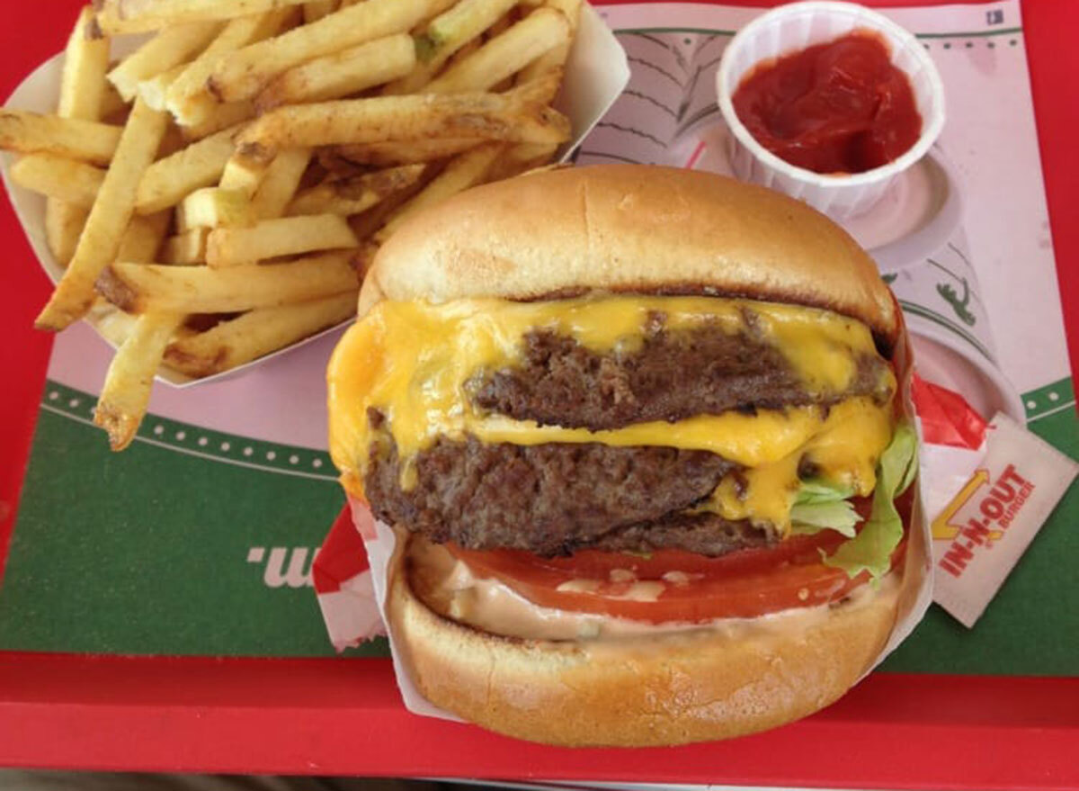 In-n-out 3x3 burger on tray meal