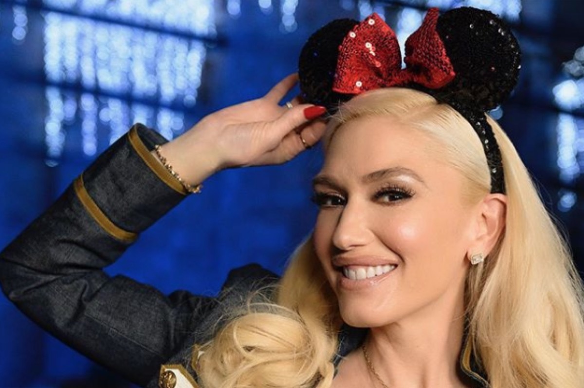 gwen stefani wearing disney ears, disney celebs