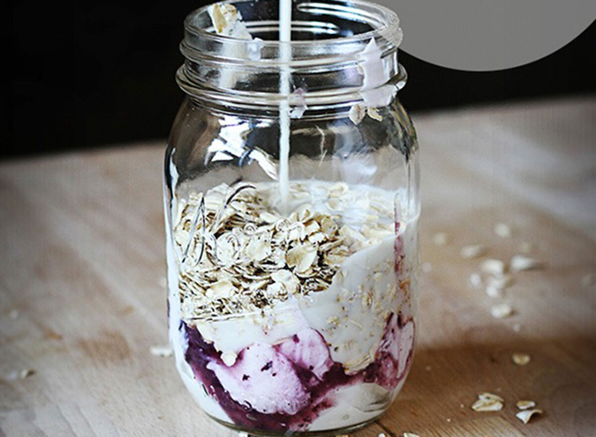 overnight oats blueberry muffin