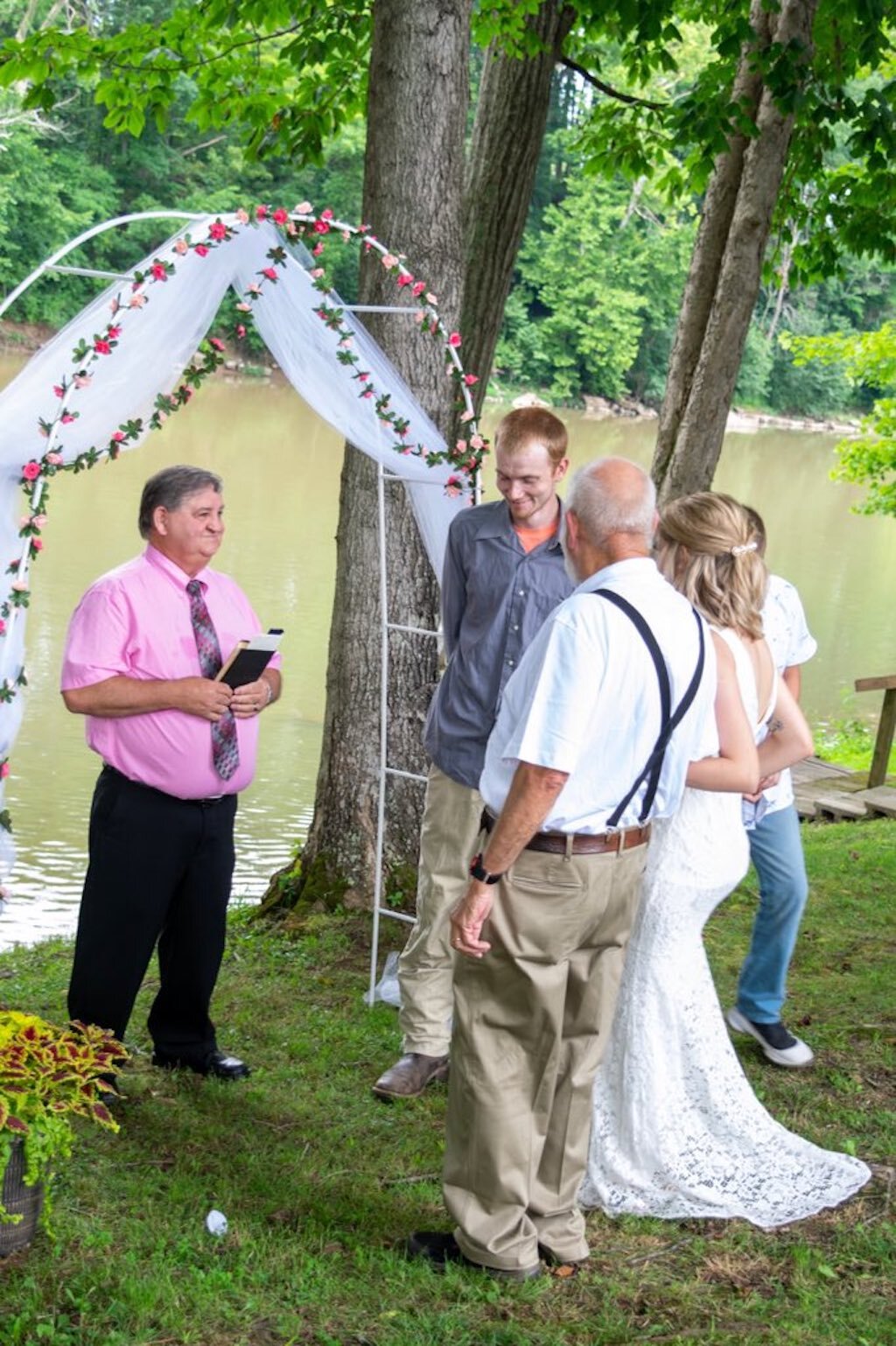 viral photo of grandfather at wedding 