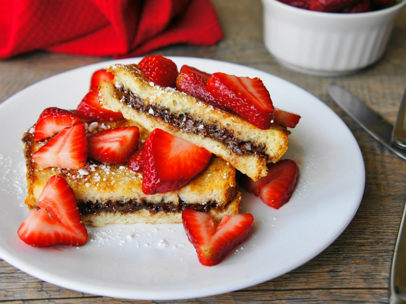 French Toast with Strawberries and Nutella