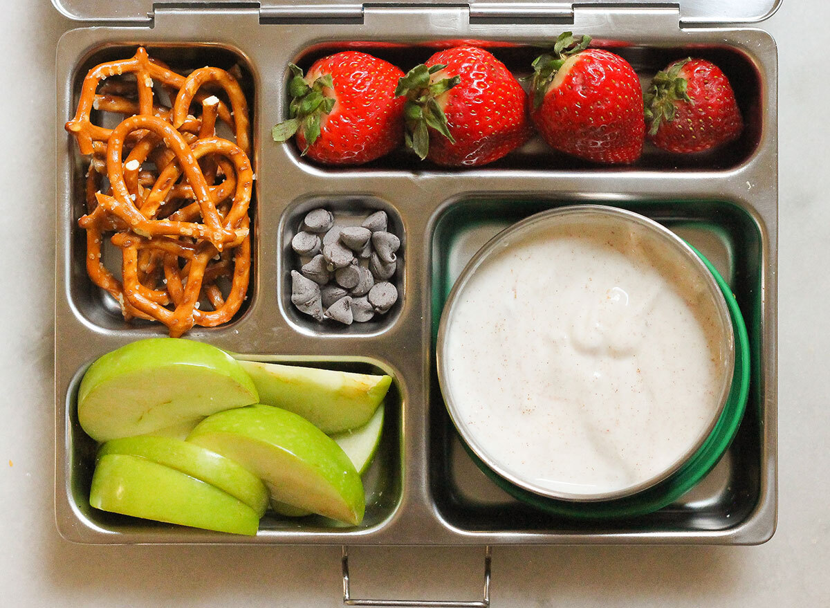 cinnamon yogurt dipper bento box