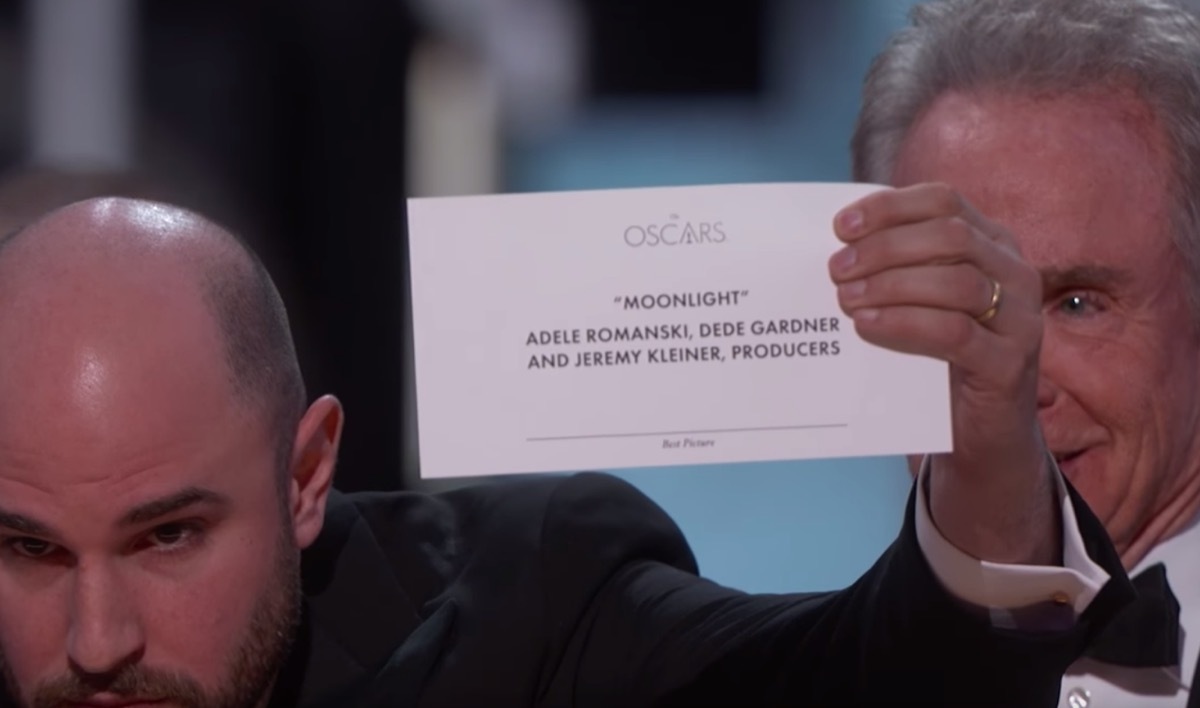 Moonlight is shown on the Oscar card instead of La La Land