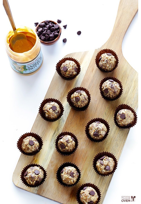 cashew dark chocolate energy bites