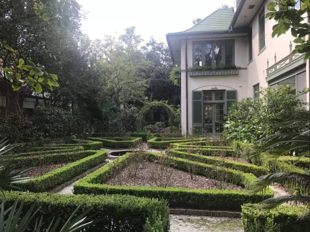 new orleans mansion