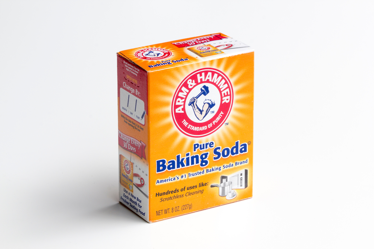 A box of Arm & Hammer baking soda.