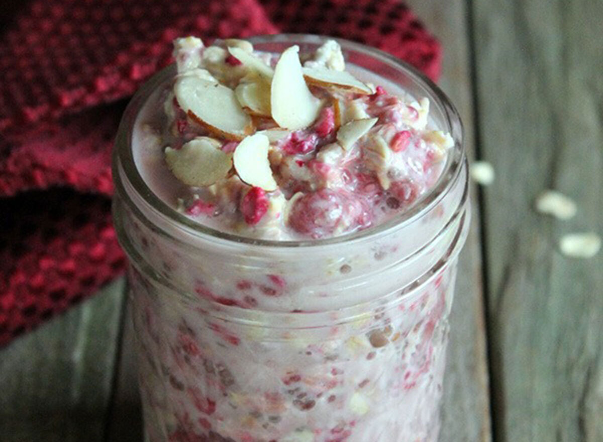 overnight oats raspberry almond