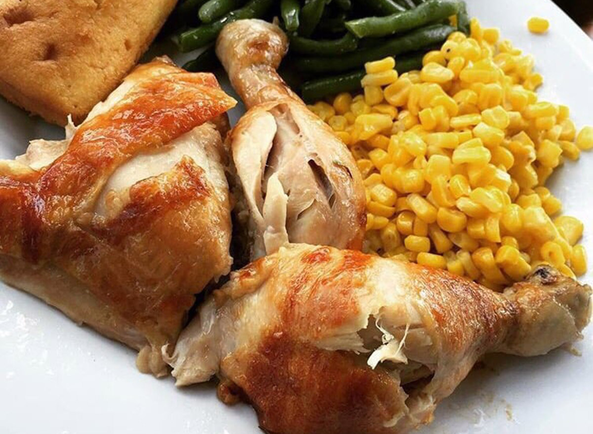 boston market quarter chicken with corn and green beans as sides