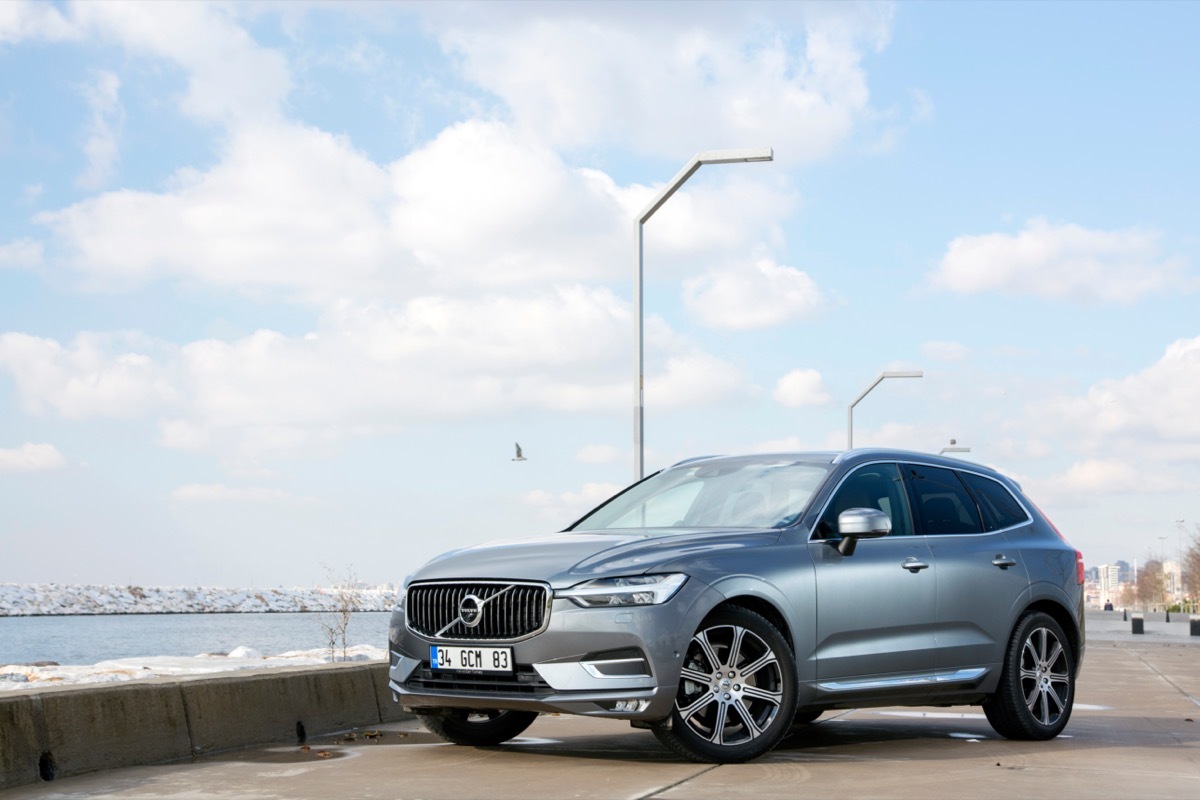 A Volvo XC60