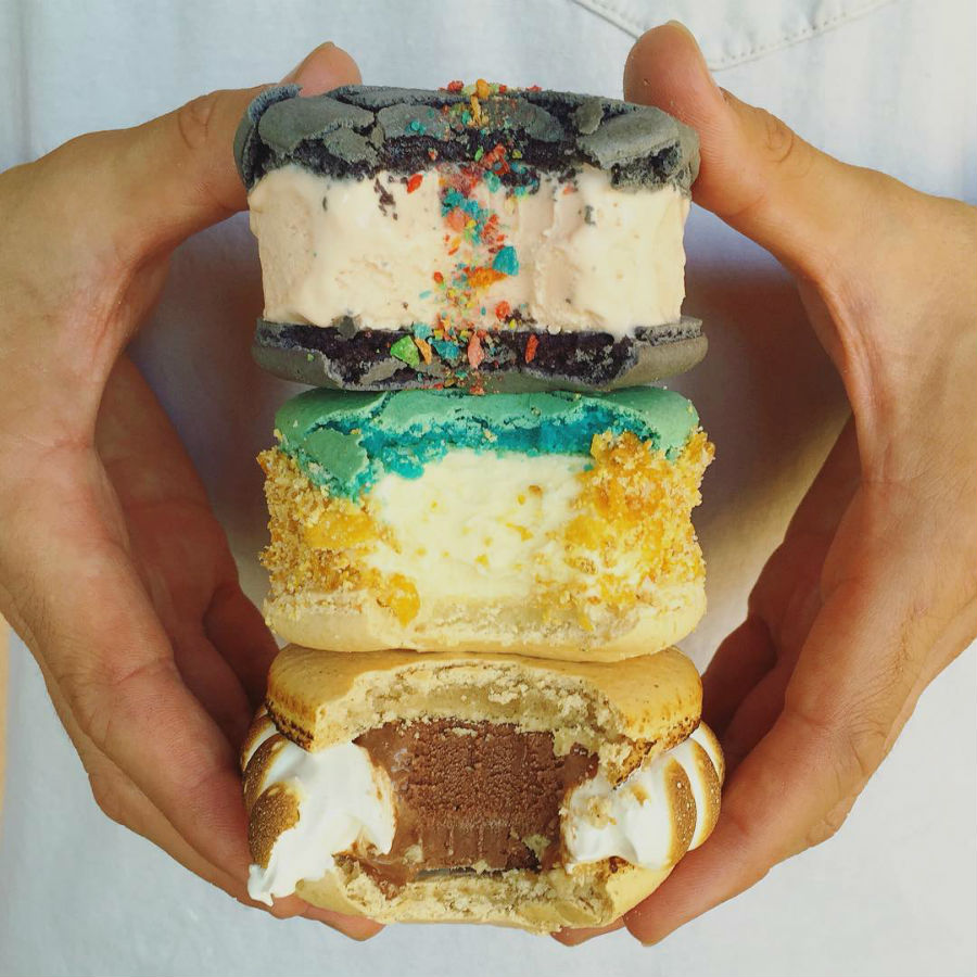 macaron-ice-cream-sandwiches-the-newest-dessert-trend-and-we-are-all-for-it-03