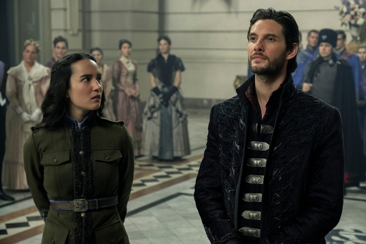 Jessie Mei Li and Ben Barnes in Shadow and Bone