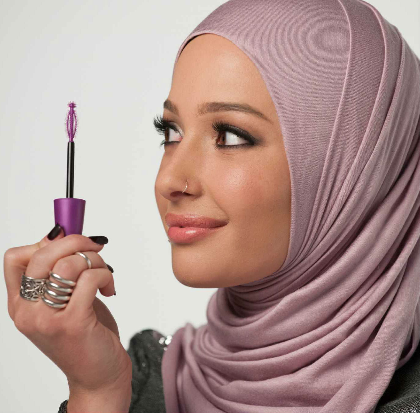 the-first-hijabi-covergirl-is-here-and-her-name-is-nura-afia-03