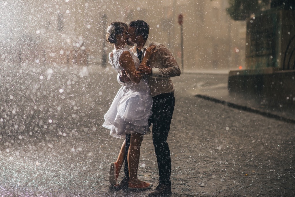 Kids kissing old photo