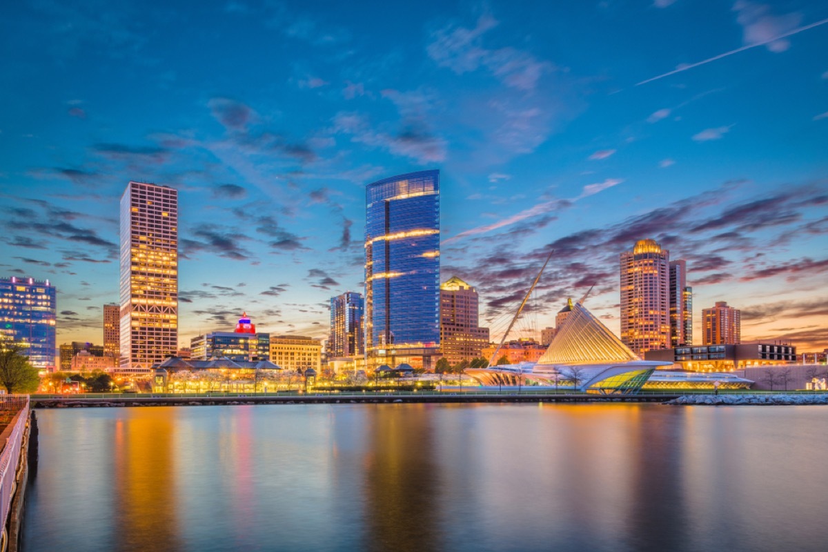 milwaukee wisconsin skyline