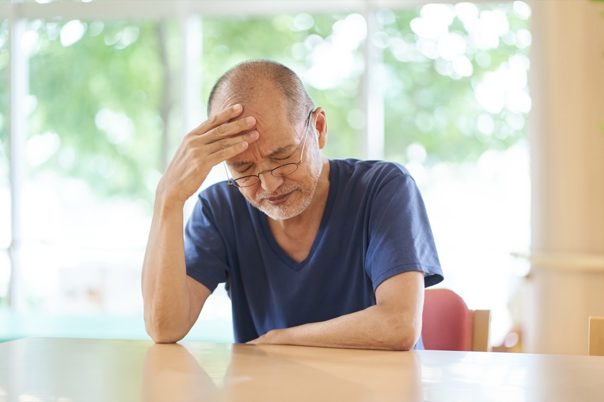 older man can't remember what he was going to say or do