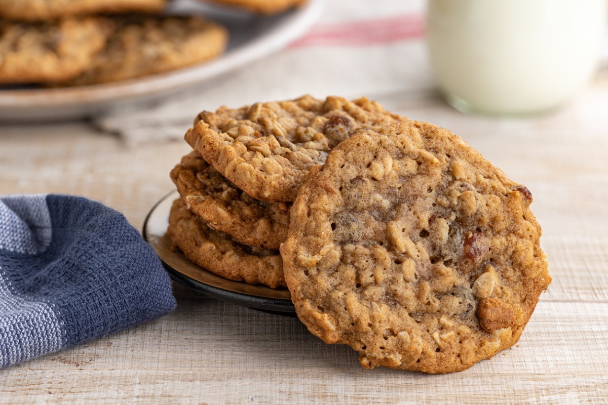 oatmeal raisin cookie