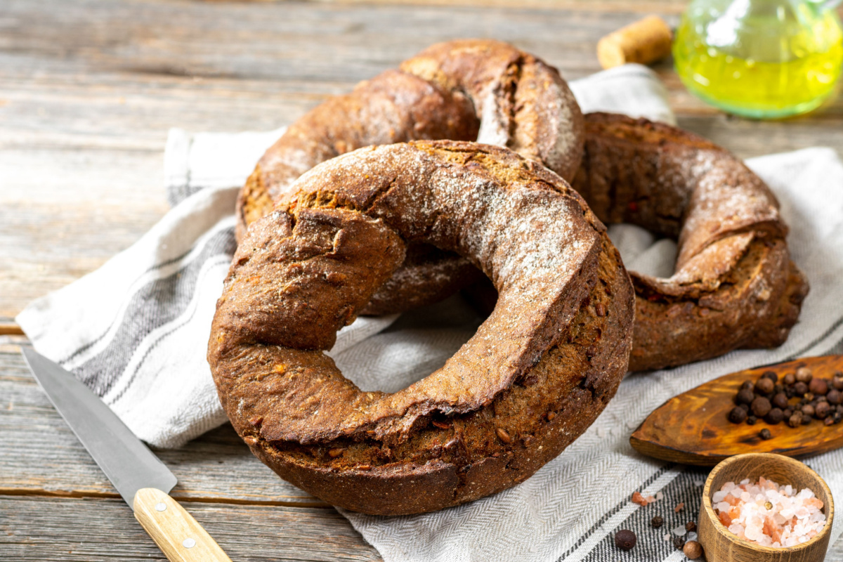 Rye flour bagels