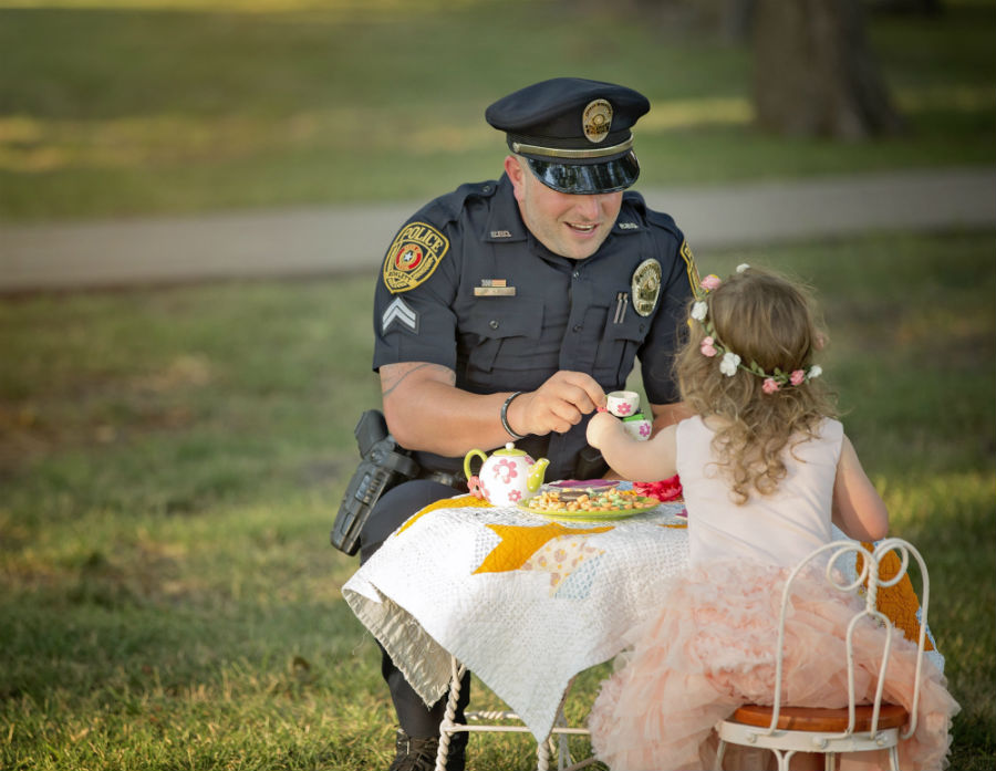 tea-party-for-the-policeman-who-saved-her-life-09