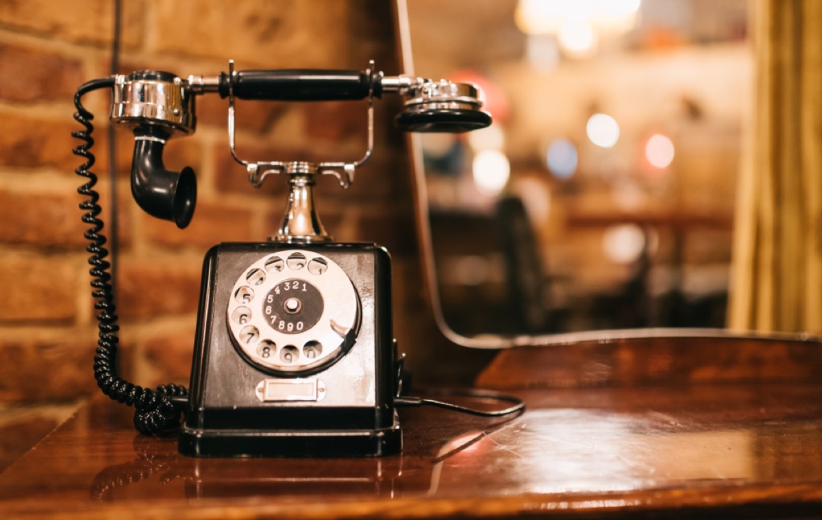 antique phone on table, vintage home upgrades